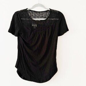 Old Navy Black top with crocheted neckline — Women's XS